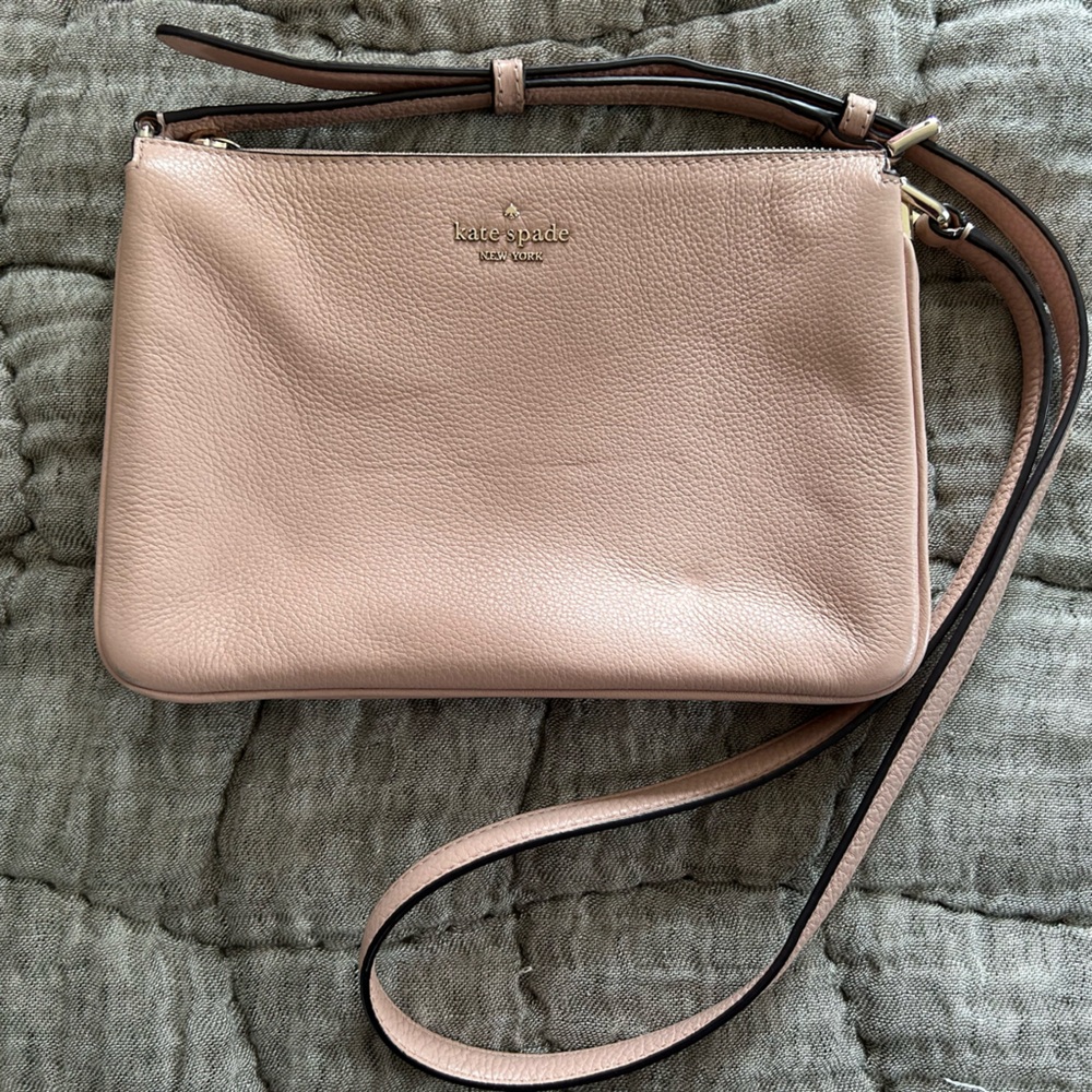 Super cute Kate Spade Pink Leather Crossbody